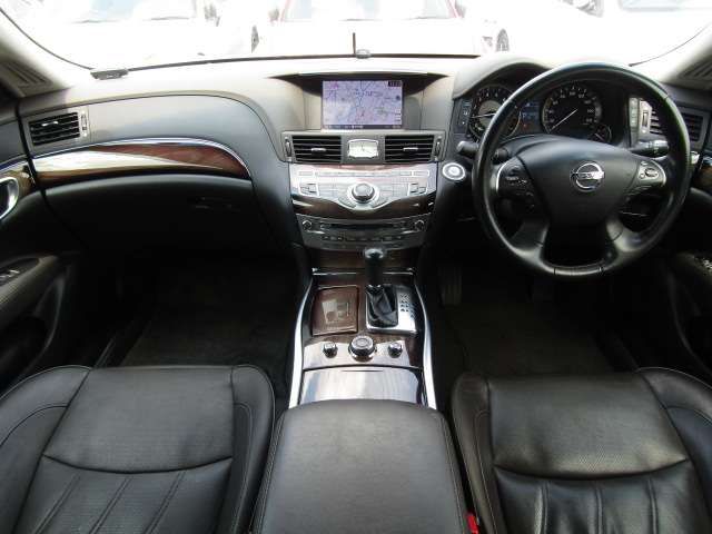 NISSAN CIMA HYBRID 2017