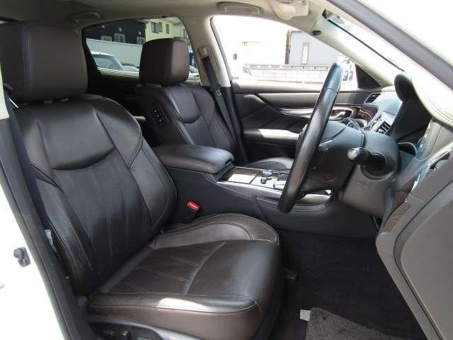 NISSAN CIMA HYBRID 2017