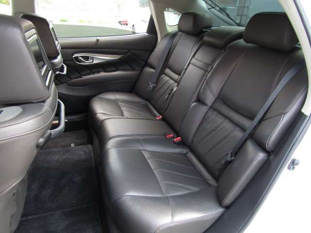 NISSAN CIMA HYBRID 2017