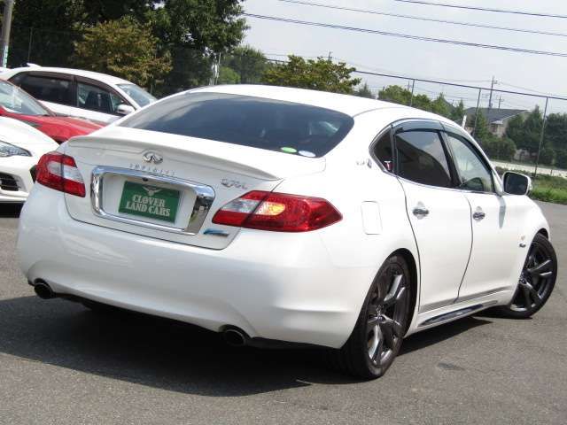 NISSAN CIMA HYBRID 2017