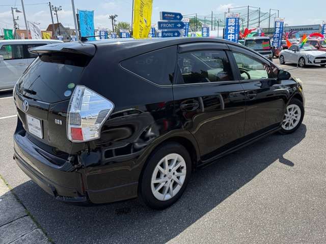 TOYOTA PRIUS Alpha 2012