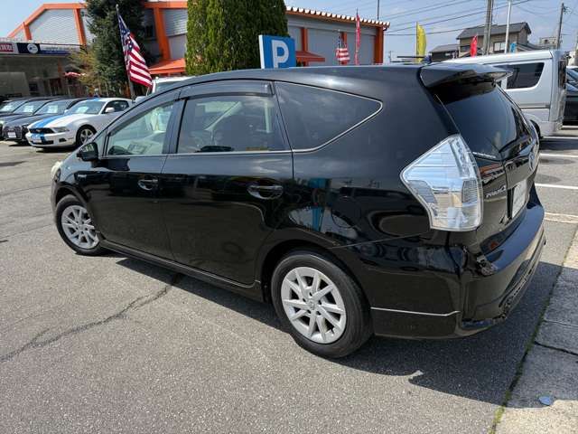 TOYOTA PRIUS Alpha 2012