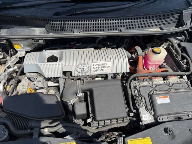 TOYOTA PRIUS Alpha 2012