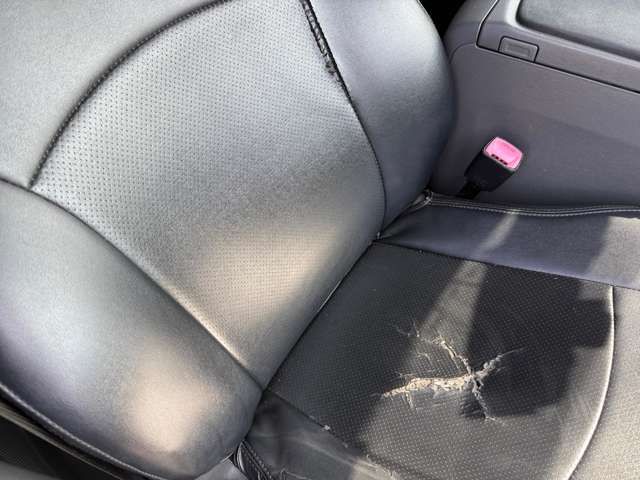 TOYOTA PRIUS Alpha 2012