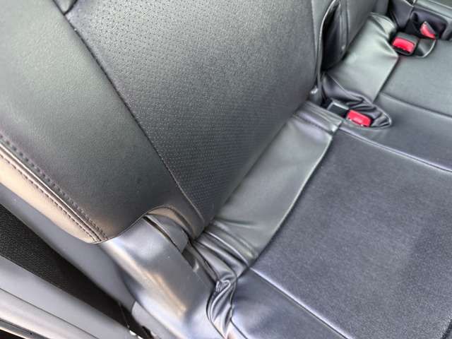 TOYOTA PRIUS Alpha 2012