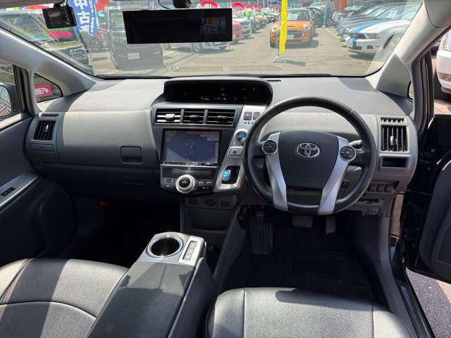 TOYOTA PRIUS Alpha 2012