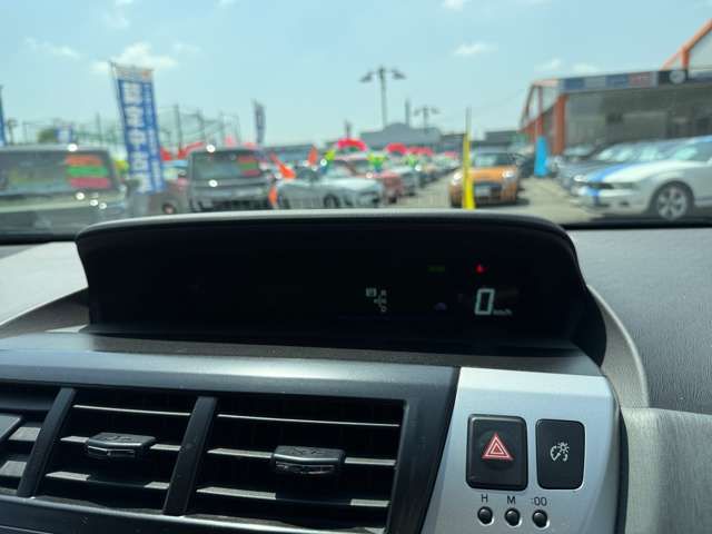 TOYOTA PRIUS Alpha 2012