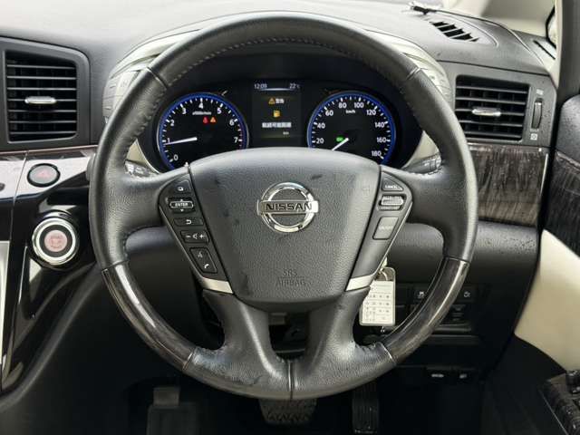 NISSAN ELGRAND  4WD 2017