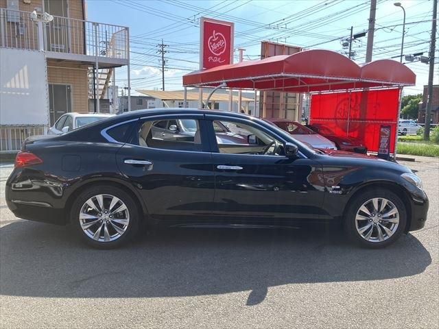 NISSAN FUGA HYBRID 2011