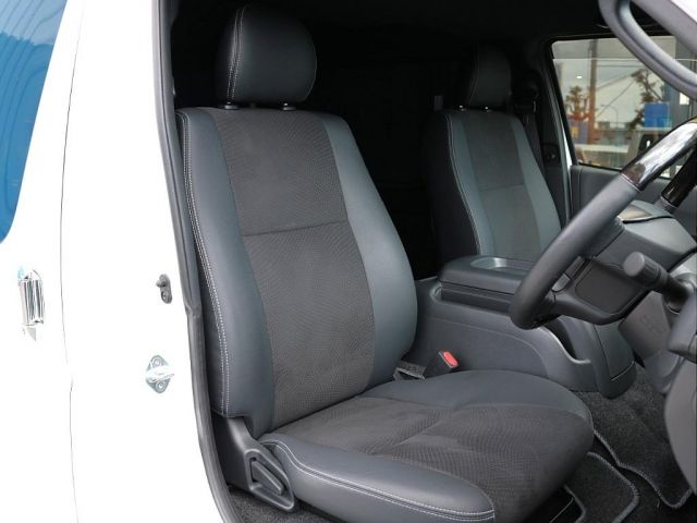 TOYOTA HIACE van 2WD 2024