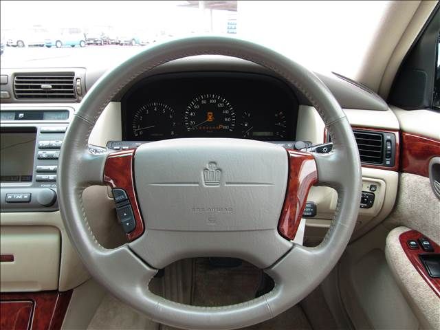 TOYOTA CROWN MAJESTA 2000