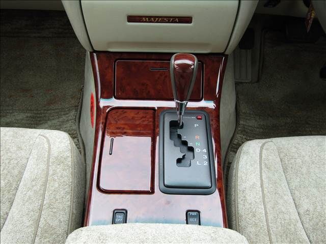 TOYOTA CROWN MAJESTA 2000