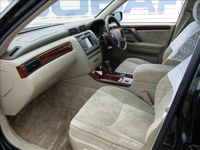 TOYOTA CROWN MAJESTA 2000