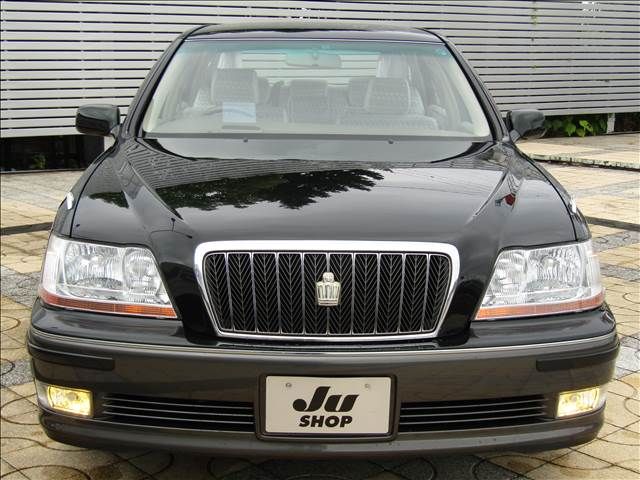 TOYOTA CROWN MAJESTA 2000