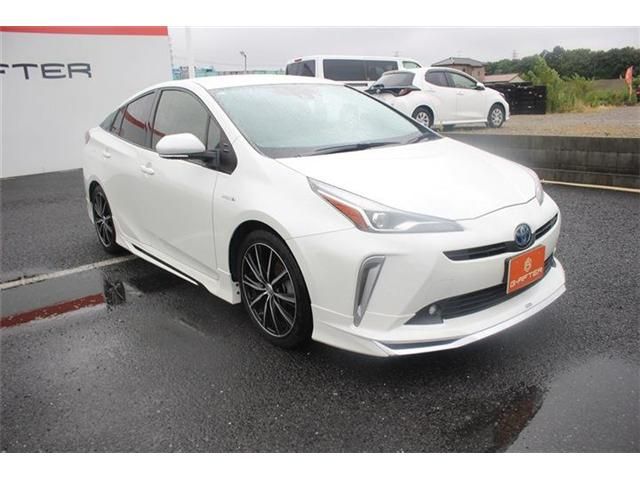 TOYOTA PRIUS 2019