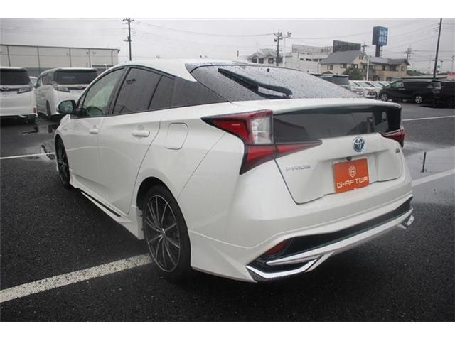 TOYOTA PRIUS 2019