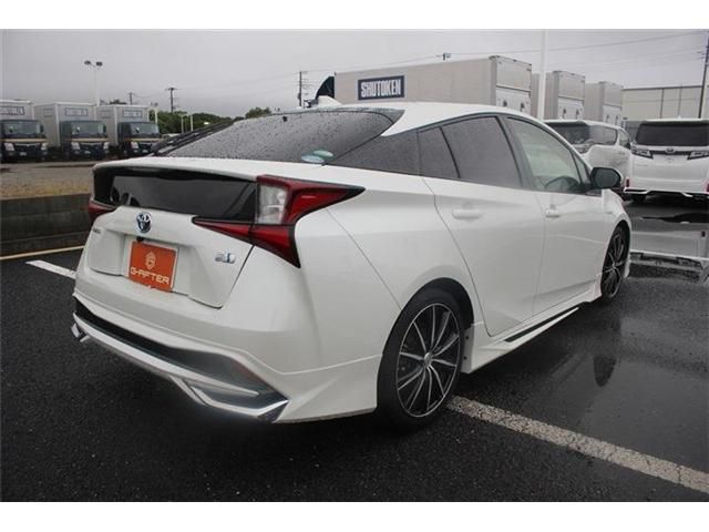 TOYOTA PRIUS 2019