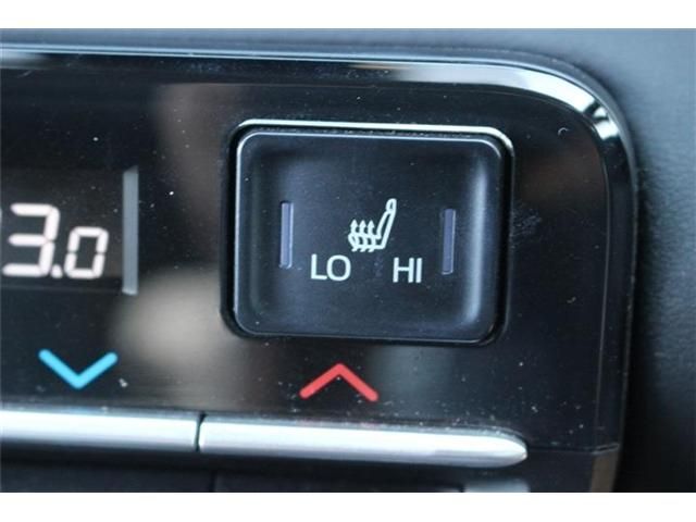 TOYOTA VOXY HYBRID 2022