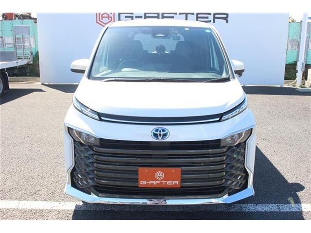 TOYOTA VOXY HYBRID 2022