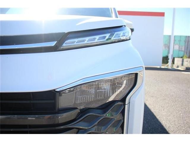 TOYOTA VOXY HYBRID 2022