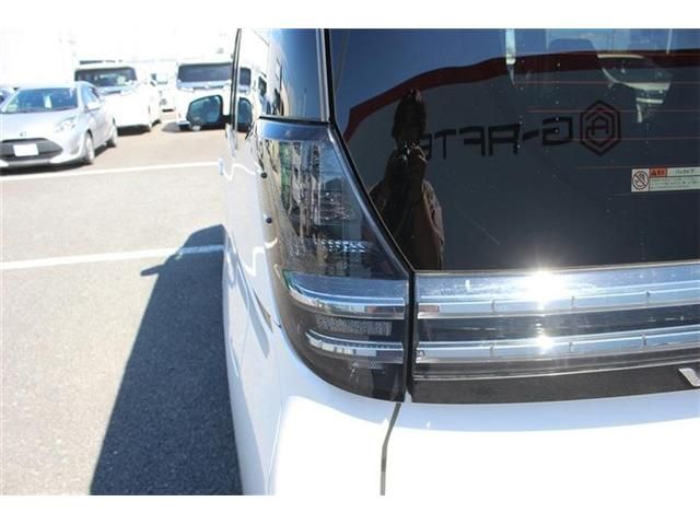 TOYOTA VOXY HYBRID 2022