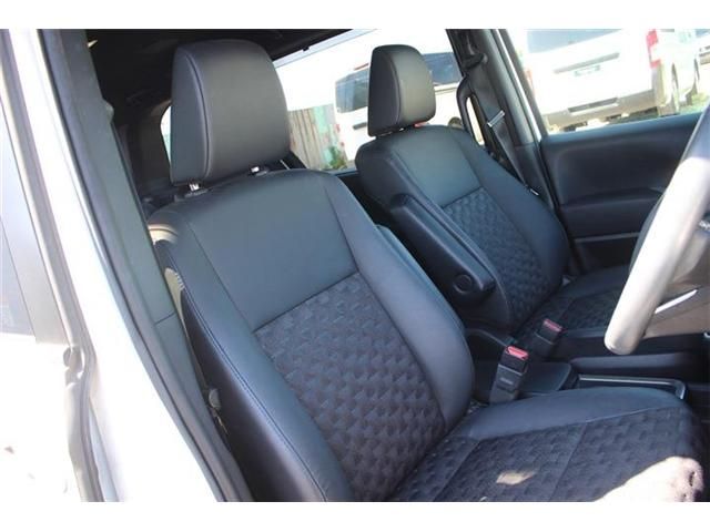 TOYOTA VOXY HYBRID 2022