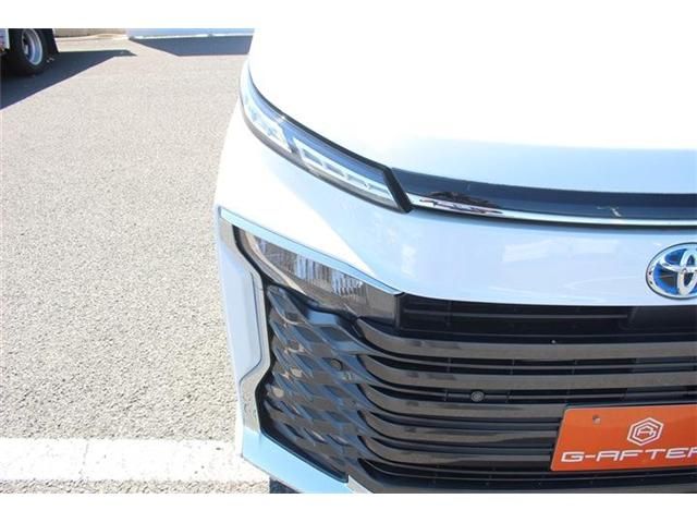 TOYOTA VOXY HYBRID 2022