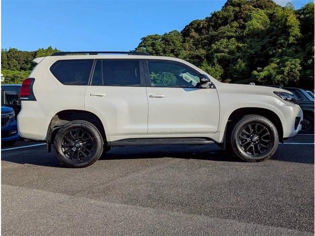TOYOTA LANDCRUISER PRADO 2023