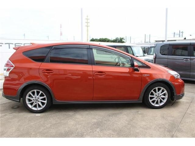 TOYOTA PRIUS Alpha 2015