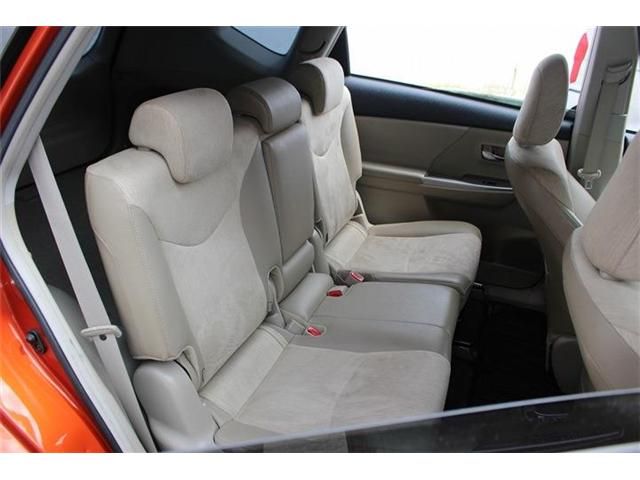 TOYOTA PRIUS Alpha 2015