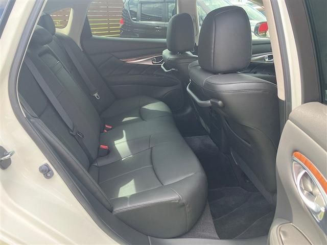 NISSAN FUGA 4WD 2021