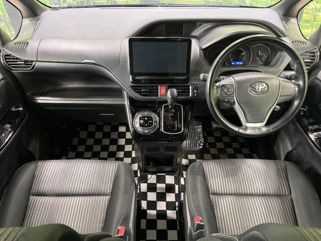 TOYOTA VOXY 4WD 2017