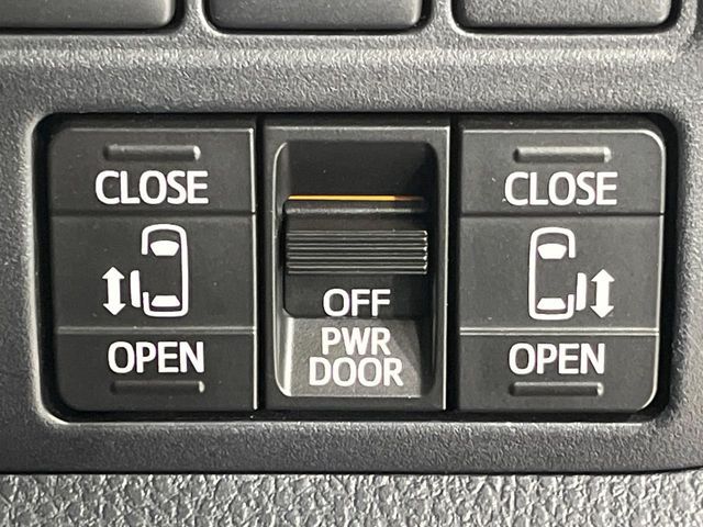 TOYOTA VOXY 4WD 2017