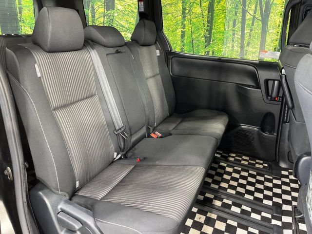 TOYOTA VOXY 4WD 2017