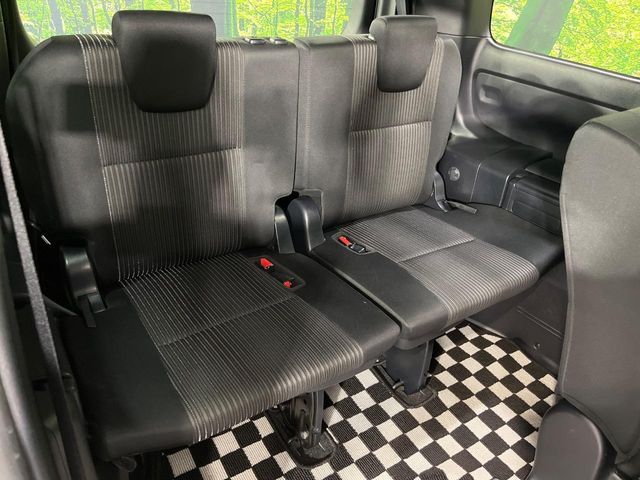 TOYOTA VOXY 4WD 2017