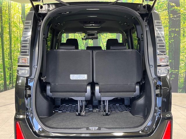 TOYOTA VOXY 4WD 2017