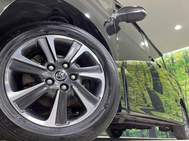 TOYOTA VOXY 4WD 2017