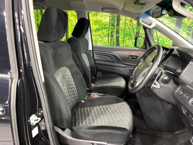 MITSUBISHI DELICA D:5 4WD 2024