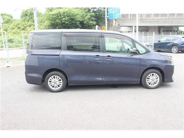 TOYOTA VOXY 2015