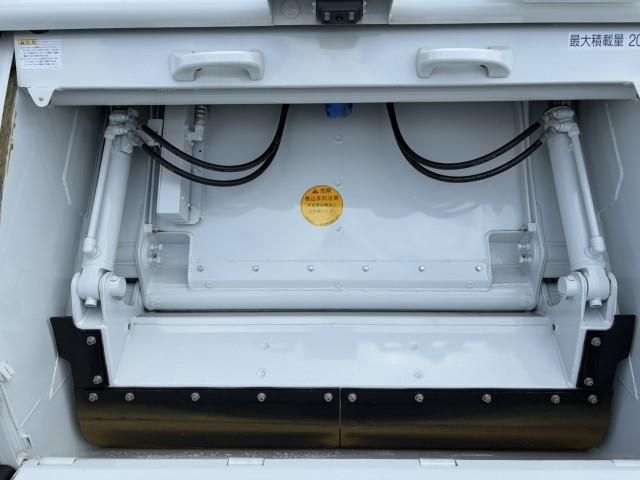 MITSUBISHI CANTER 2024