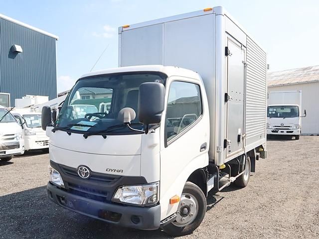 TOYOTA DYNA 2019