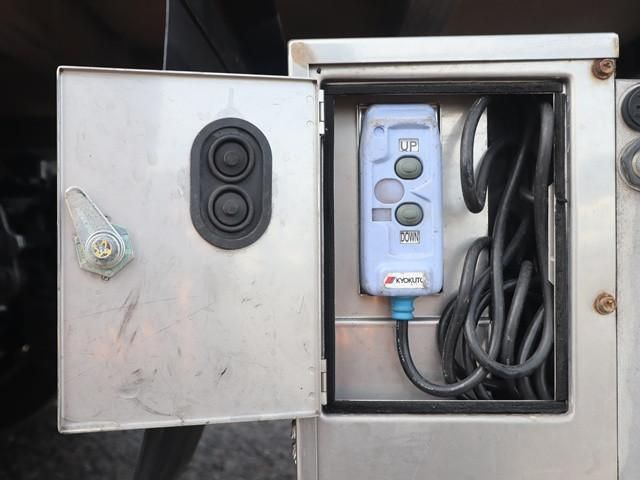 MITSUBISHI CANTER 2018