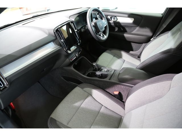 VOLVO VOLVO XC40 2023