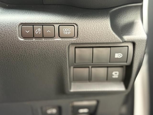 TOYOTA LEXUS IS300h 2025