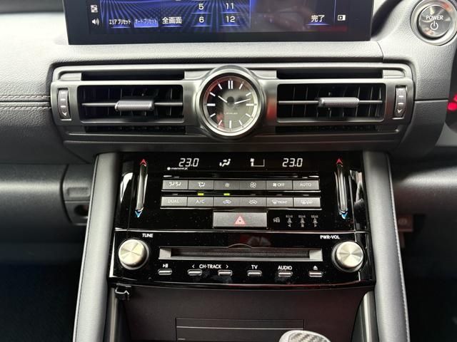 TOYOTA LEXUS IS300h 2025