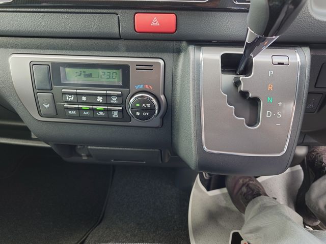 TOYOTA HIACE van 2WD 2025