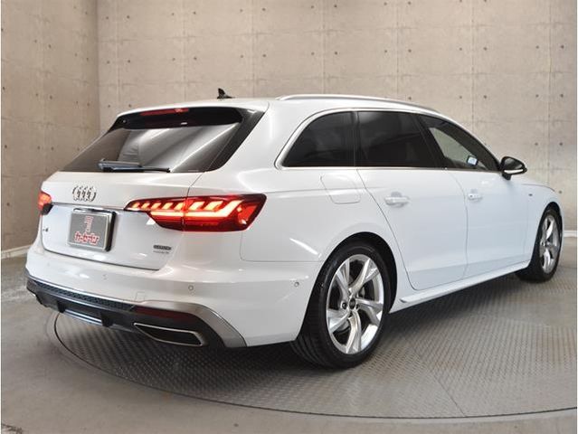 AUDI AUDI A4 AVANT 2021