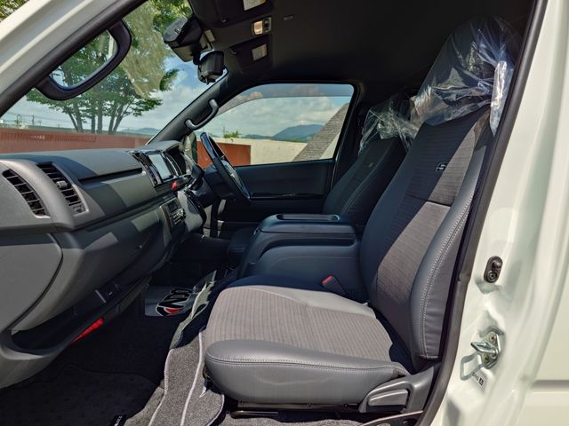 TOYOTA HIACE van 2WD 2025