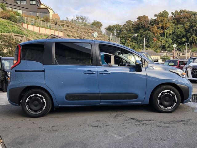 TOYOTA SIENTA HYBRID 2022