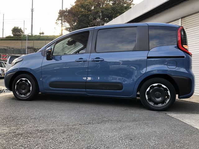 TOYOTA SIENTA HYBRID 2022